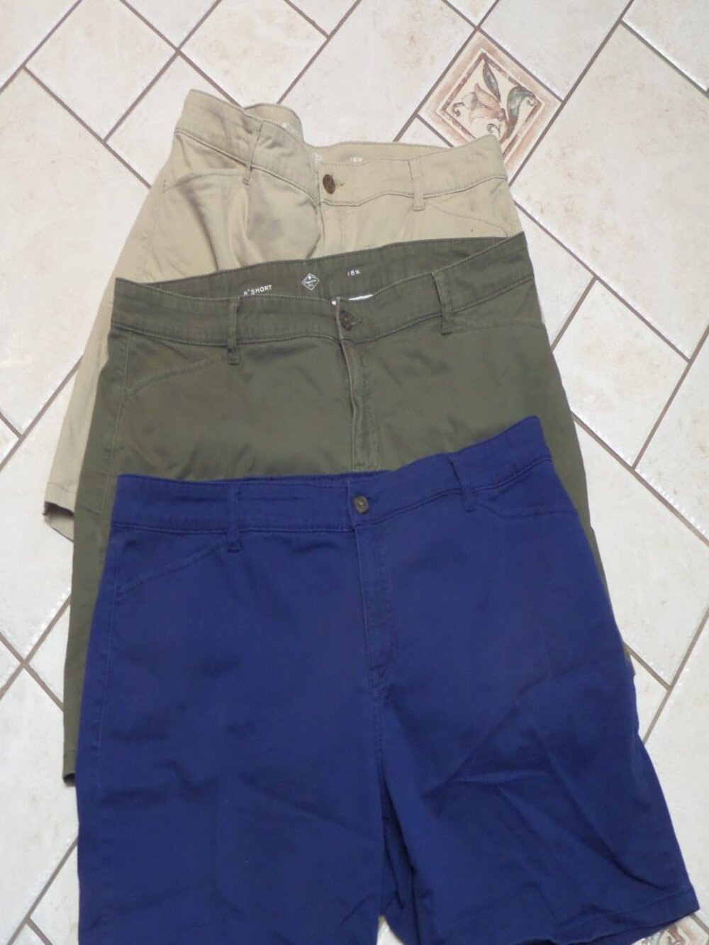 Three Pair of Womans  St Johns Bay Shorts  Size 18W - Picture 2 of 8